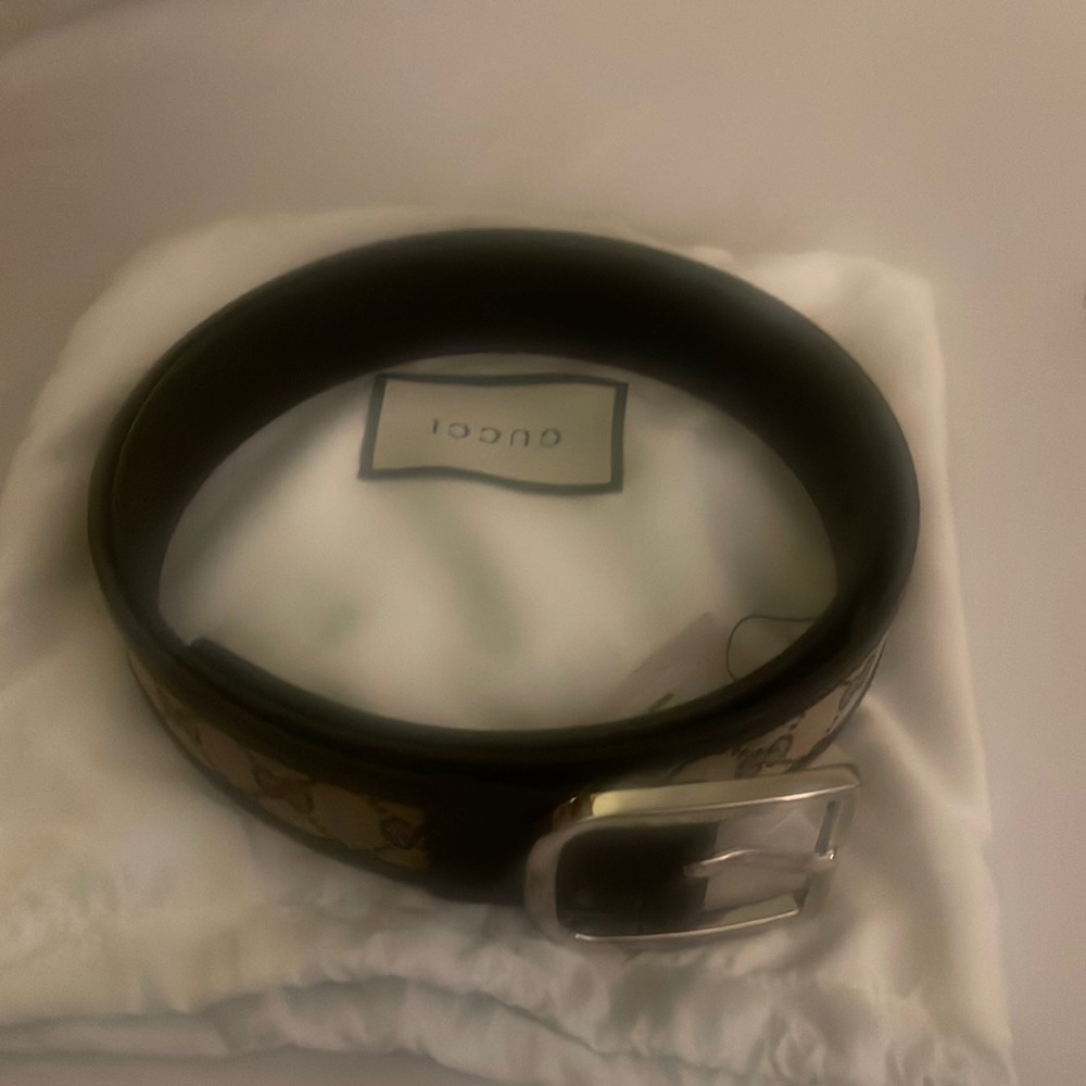 Mens Gucci belt size 105 or 42. Brand new